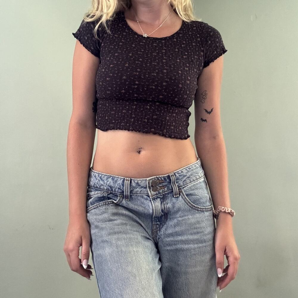 American Eagle Floral Lettuce Hem Crop Top Black Size XS Casual Basics Summer